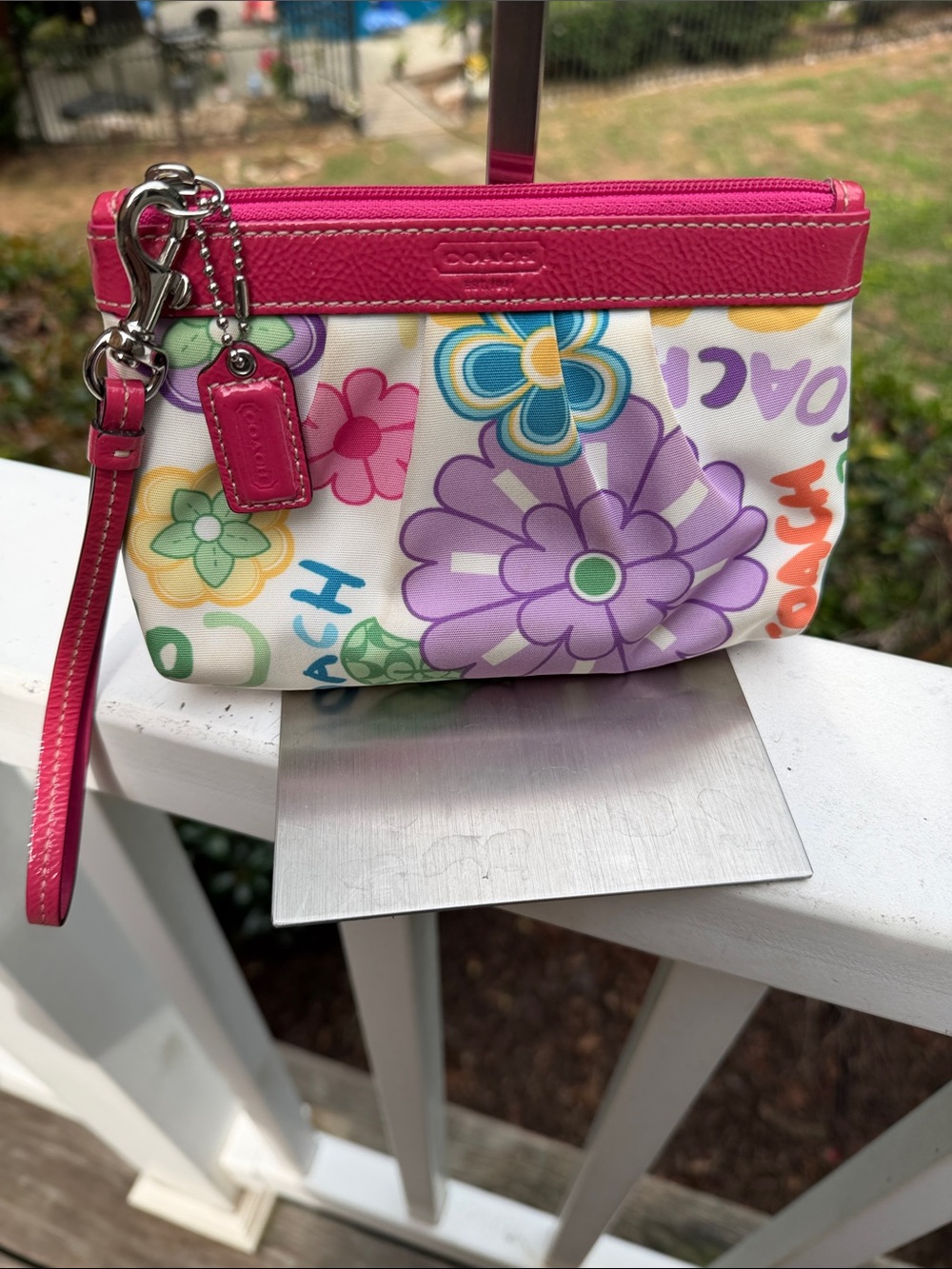 Coach Poppy Daisy Multicolor Floral Zip Wristlet. Y2K 2010 EUC - Picture 3 of 16